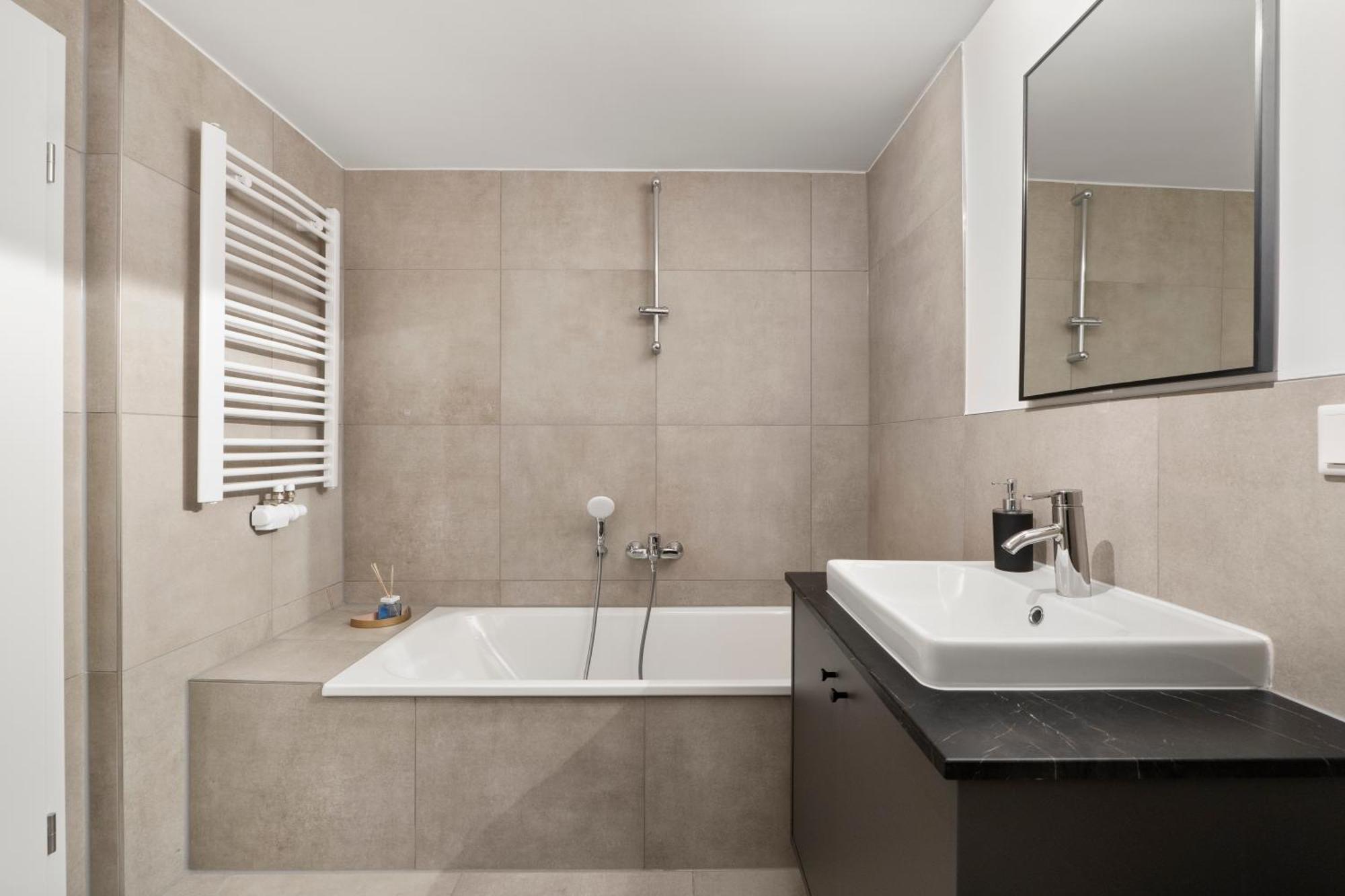 *Top* Moderne Wohnung - Naehe Koeln: Dom, Messe, Flughafen, Lanxess-Arena แบร์กิชกลัดบัค ภายนอก รูปภาพ