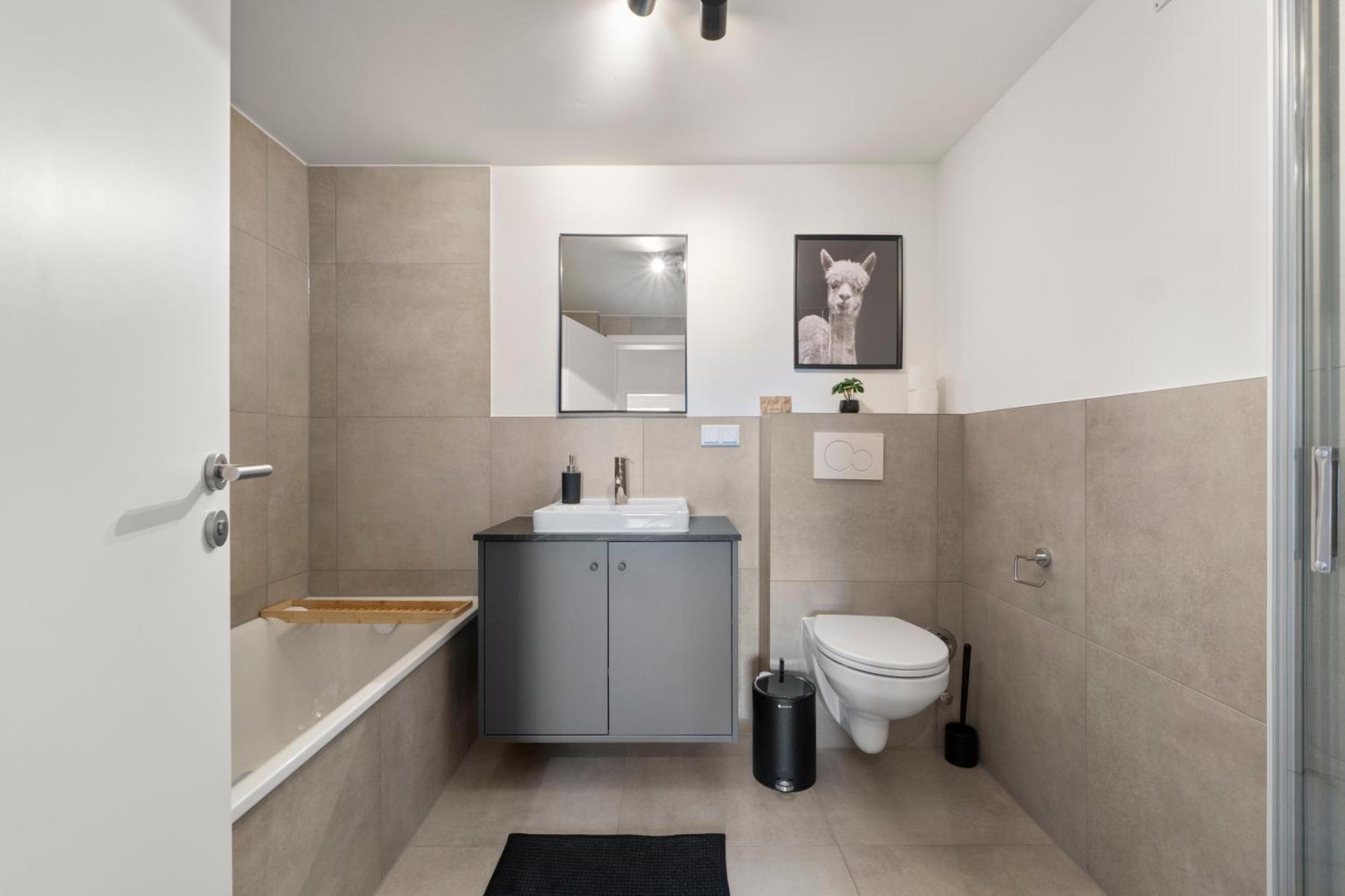 *Top* Moderne Wohnung - Naehe Koeln: Dom, Messe, Flughafen, Lanxess-Arena แบร์กิชกลัดบัค ภายนอก รูปภาพ